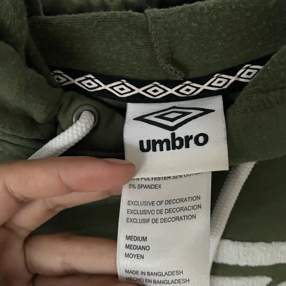 Umbro sleeveless athletic sweater - Picture 3 of 4